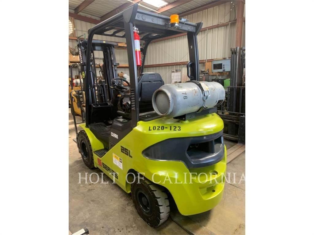 Clark S25L Diger