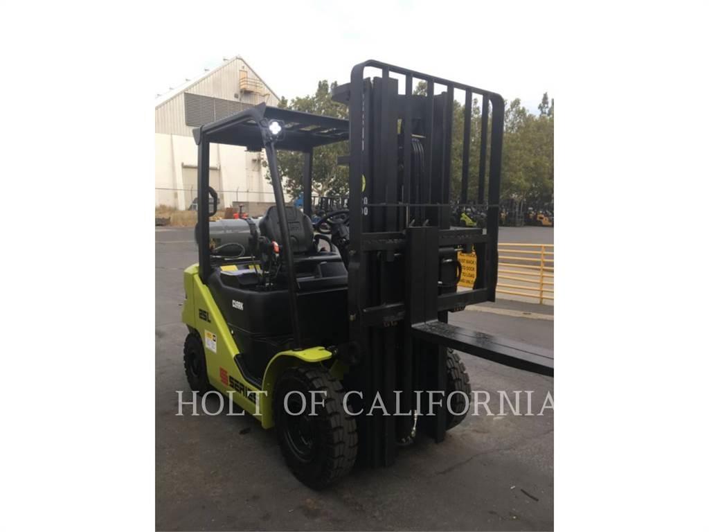 Clark S25L Diger