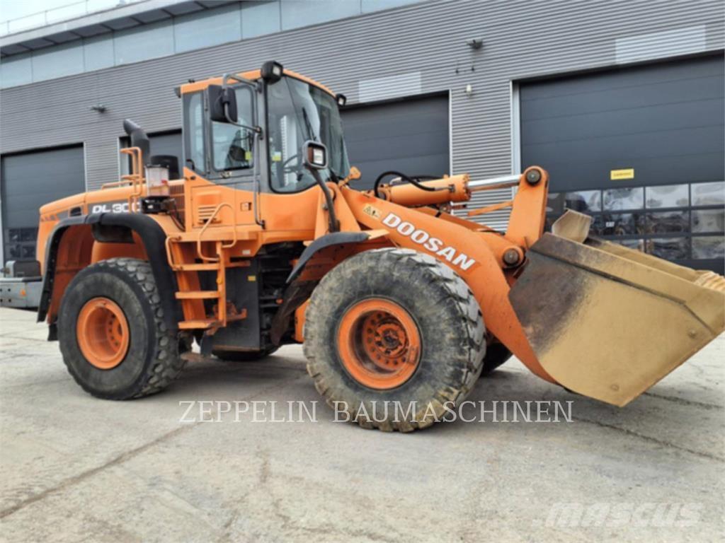 Doosan DL300 Tekerlekli yükleyiciler