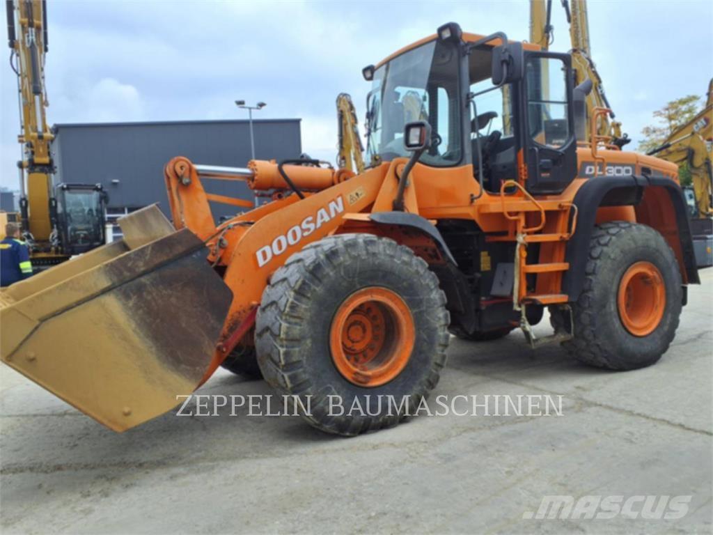 Doosan DL300 Tekerlekli yükleyiciler