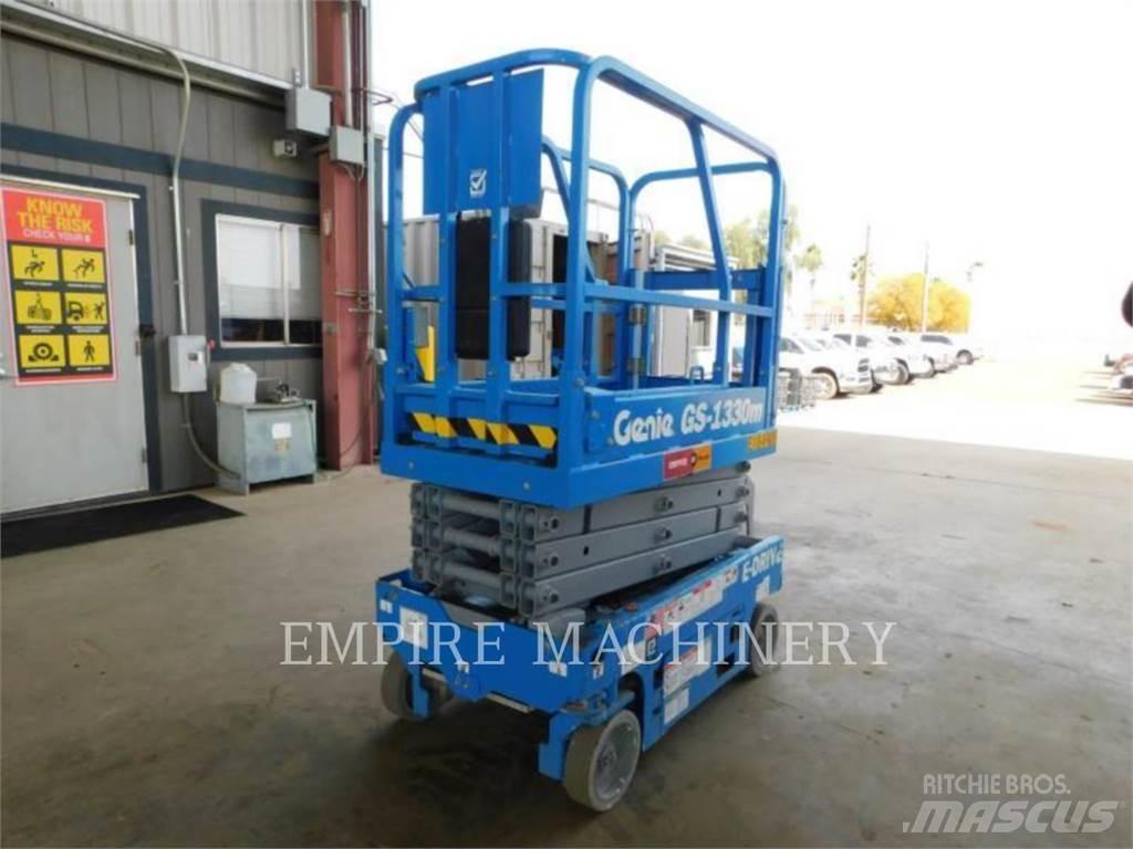 Genie GS1330 Körüklü personel platformları
