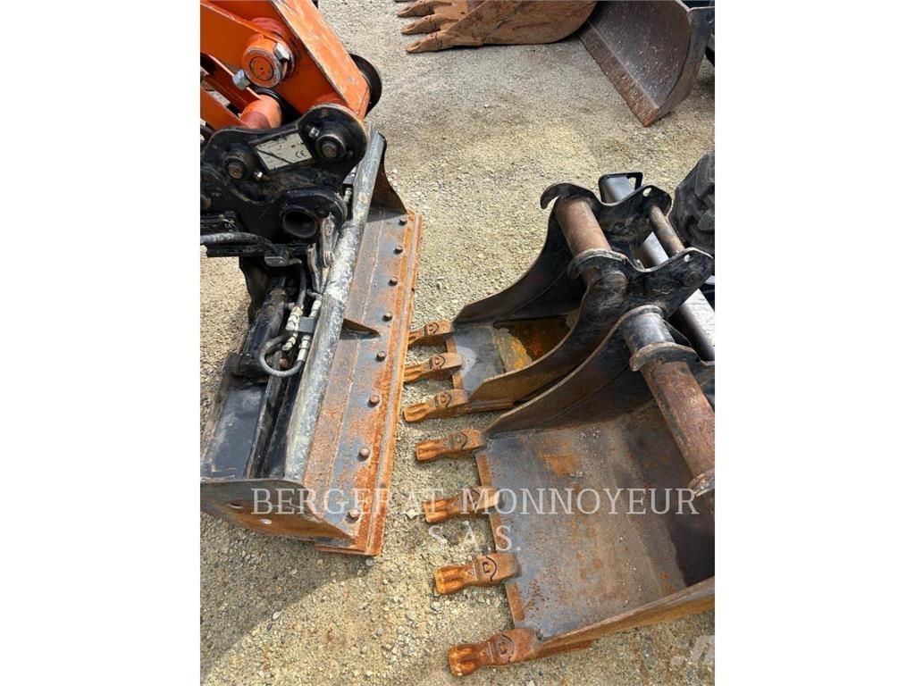 Hitachi ZX26U-6 Paletli ekskavatörler