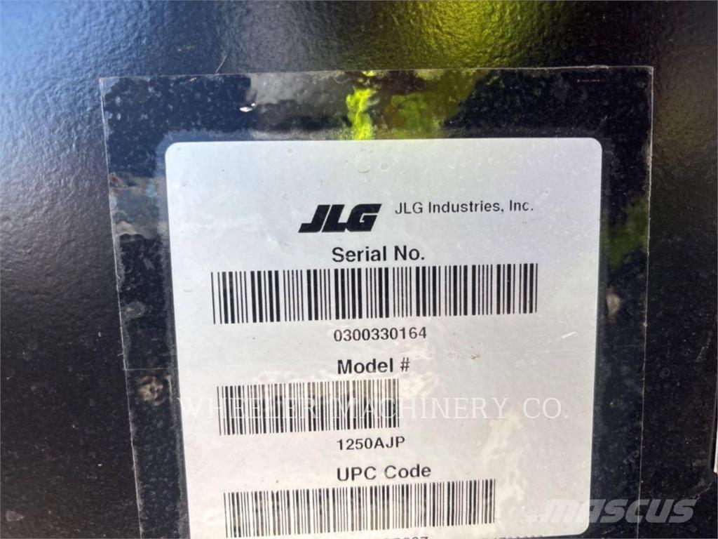 JLG 1250AJP Körüklü personel platformları