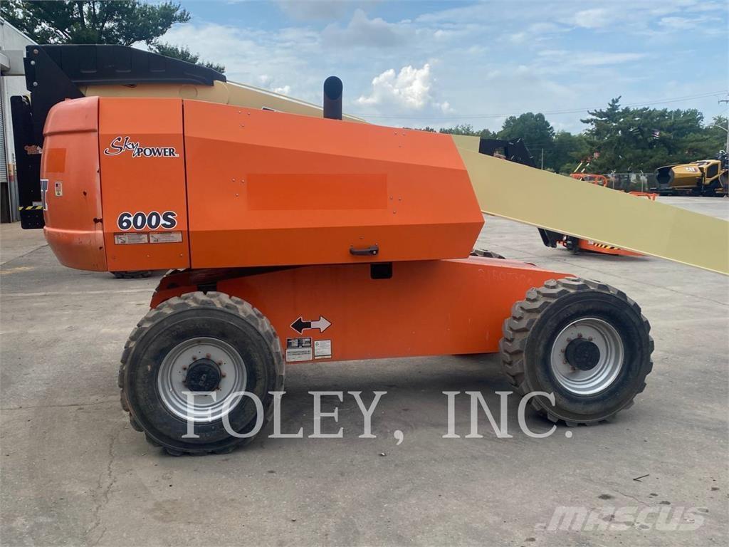 JLG 600S Körüklü personel platformları