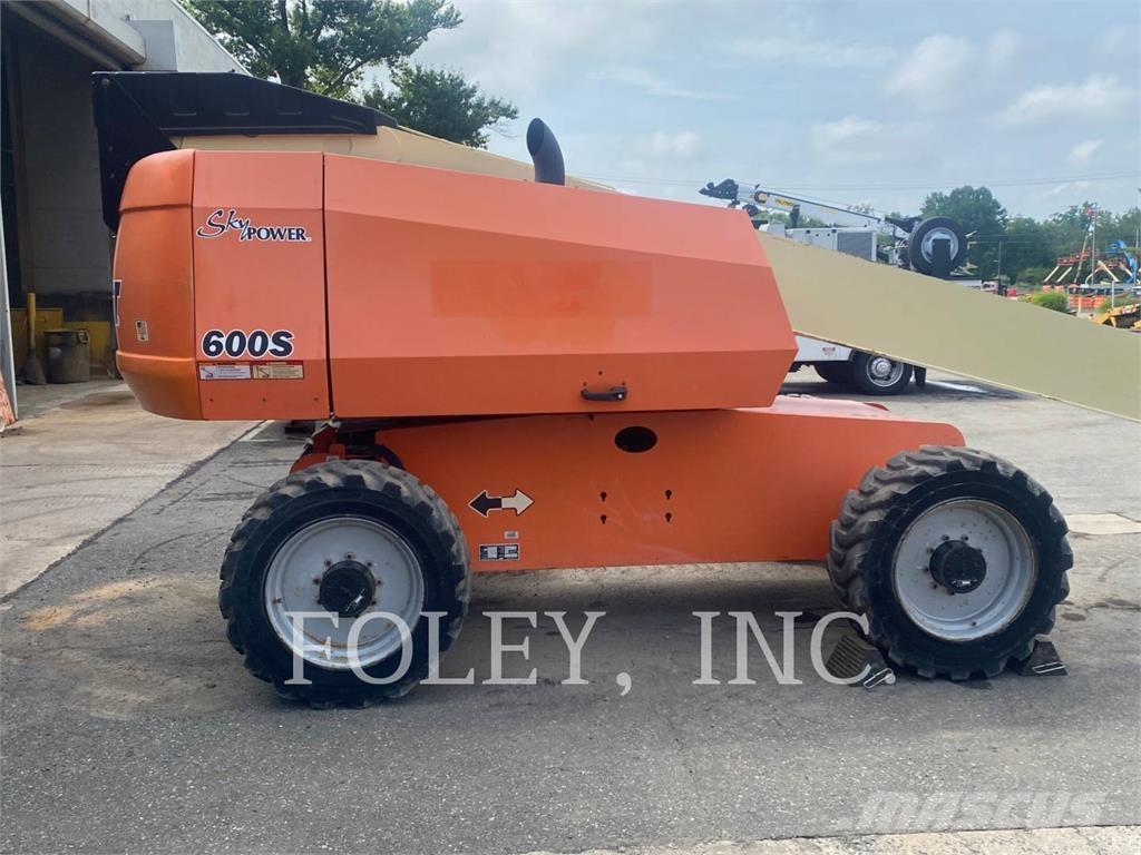 JLG 600S Körüklü personel platformları