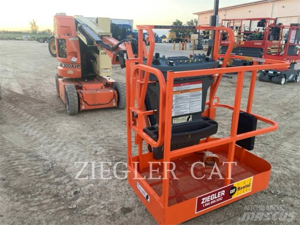 JLG E300AJP Körüklü personel platformları