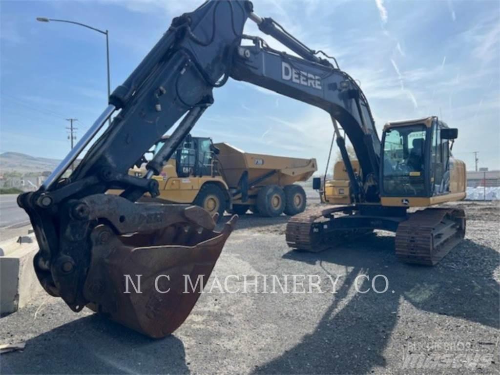 John Deere 210G Paletli ekskavatörler