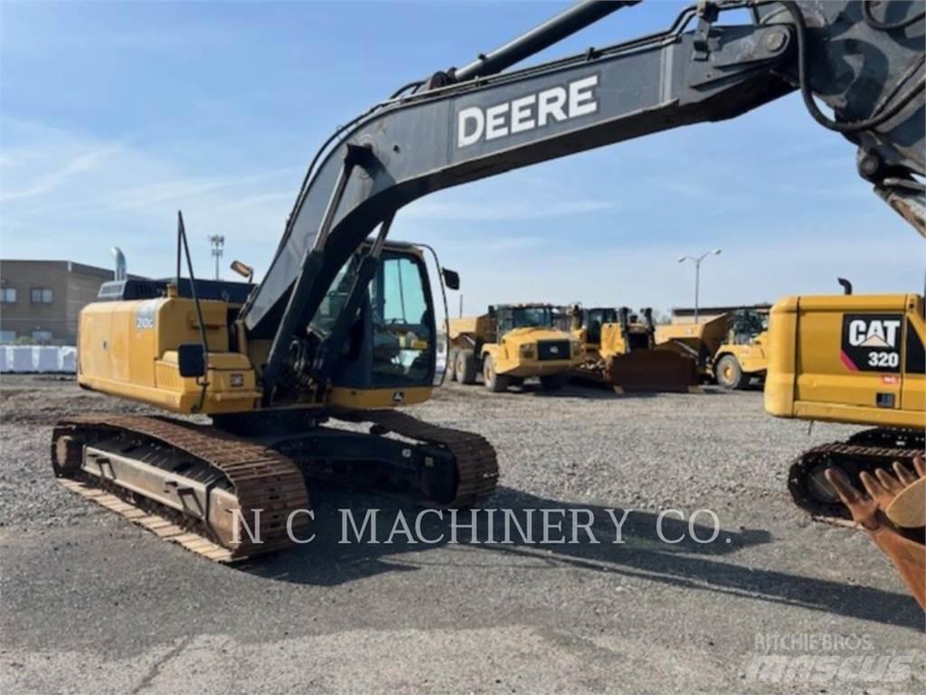John Deere 210G Paletli ekskavatörler