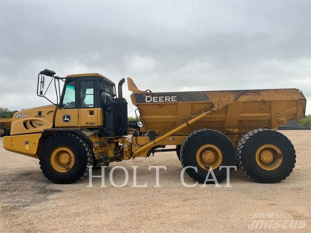 John Deere 250D Belden kirma kaya kamyonu