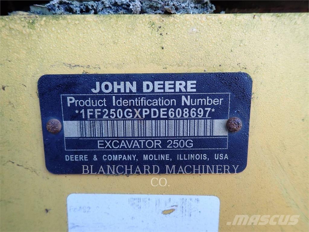 John Deere & CO. 250G LC Paletli ekskavatörler