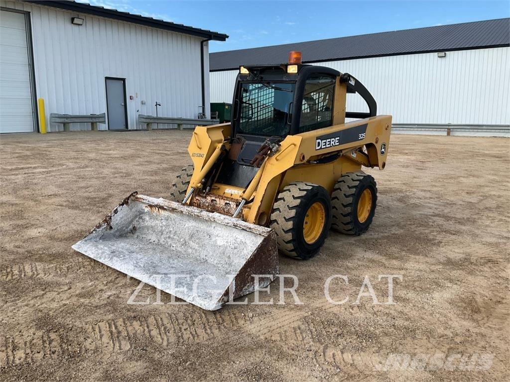 John Deere & CO. 325 Skid steer loderler