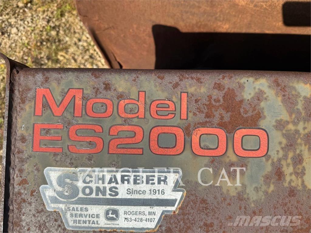 John Deere & CO. 325 Skid steer loderler