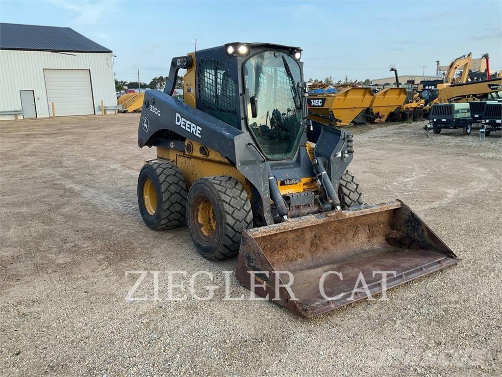 John Deere & CO. 330G Paletli yükleyiciler