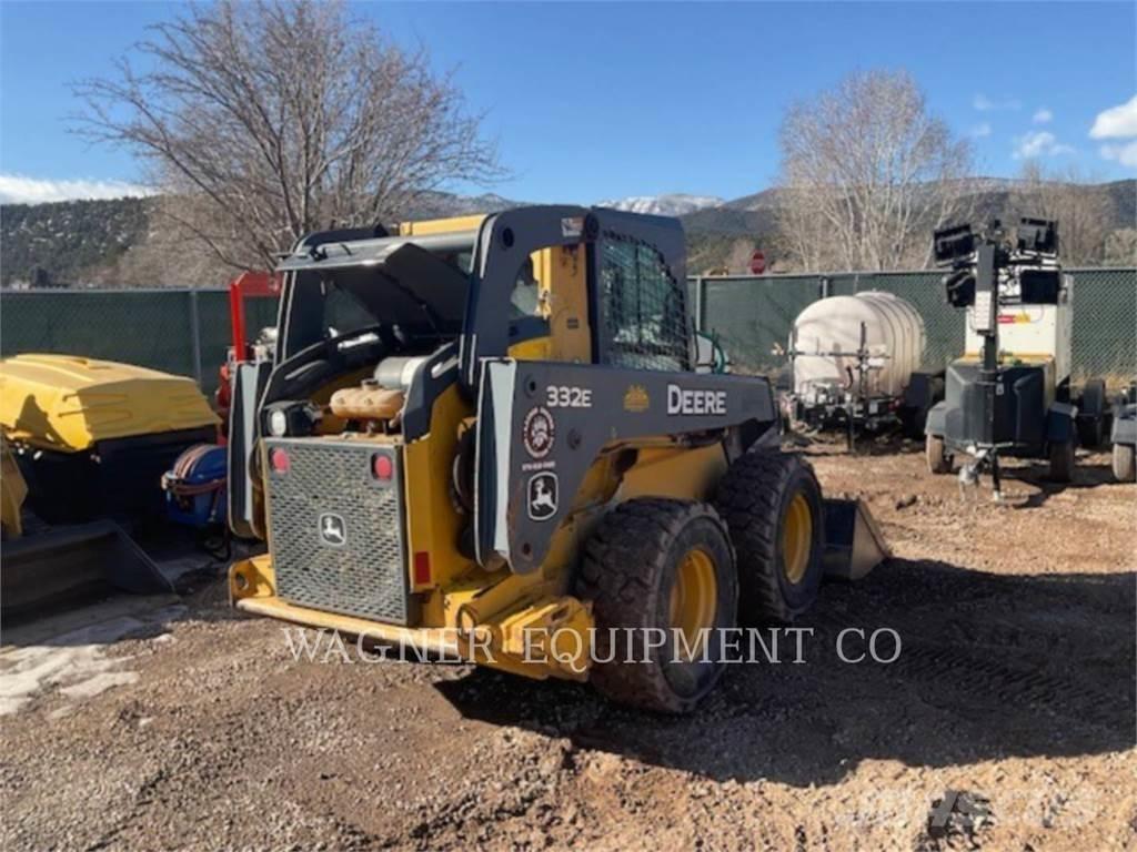 John Deere & CO. 332E Skid steer loderler