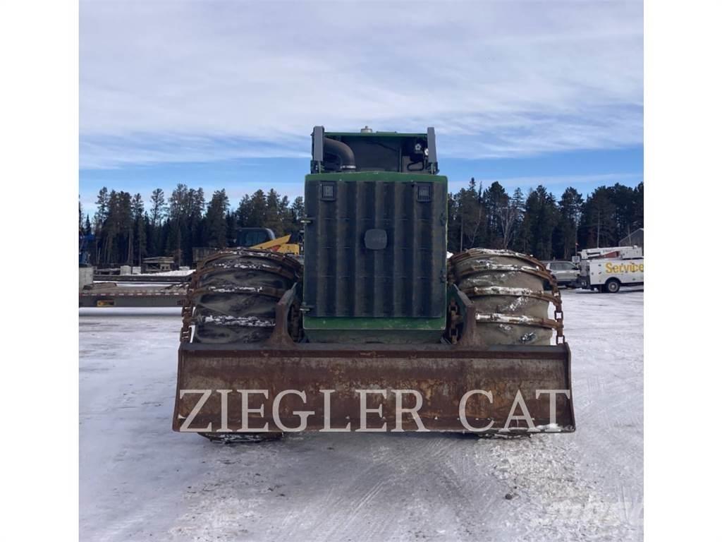 John Deere & CO. 748L Orman traktörleri