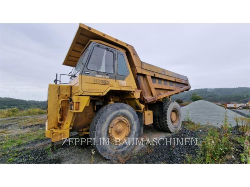 Komatsu HD325-6 Belden kirma kaya kamyonu
