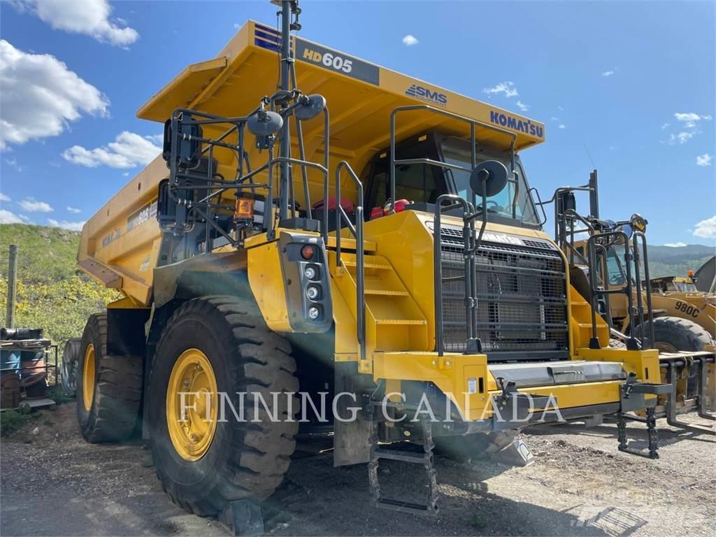 Komatsu HD605-8 Belden kirma kaya kamyonu