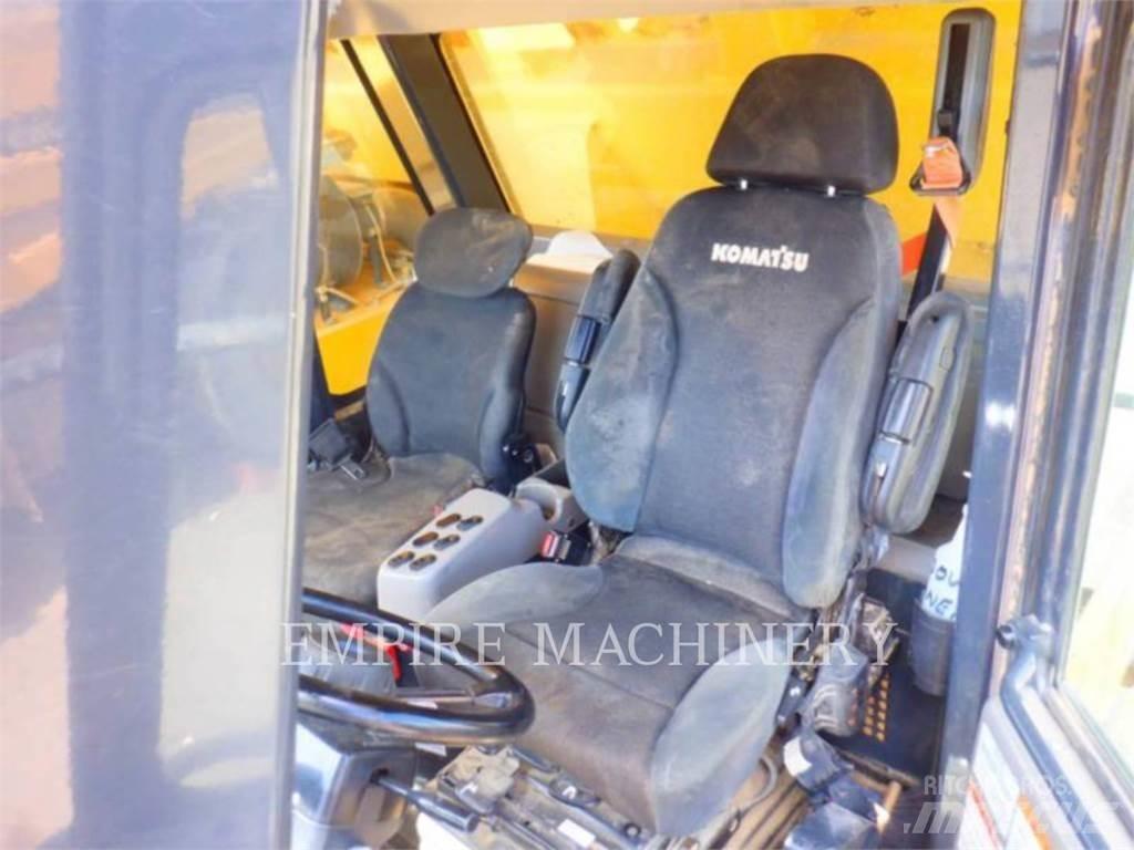 Komatsu HD785-8 Belden kirma kaya kamyonu