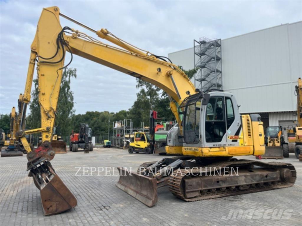 New Holland E235 Paletli ekskavatörler