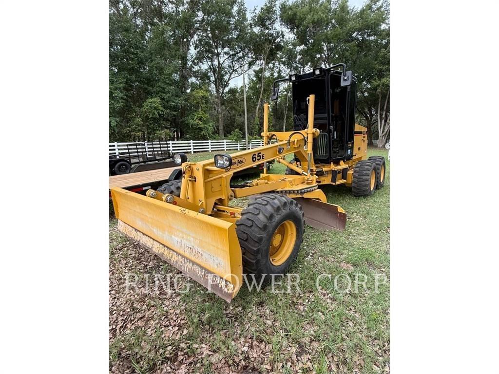 Noram 65E CAB Greyderler