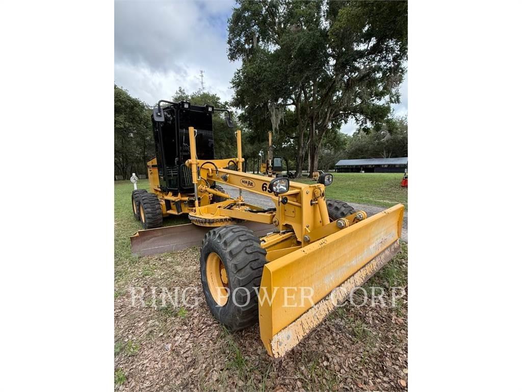 Noram 65E CAB Greyderler