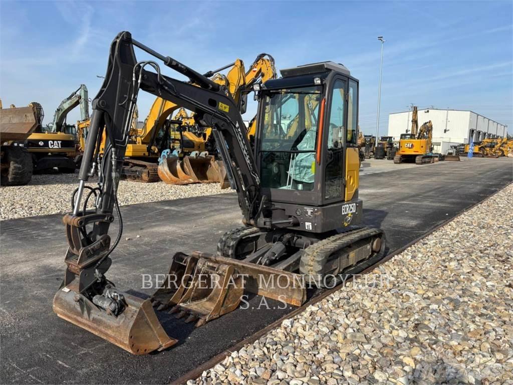 Volvo ECR25D Paletli ekskavatörler
