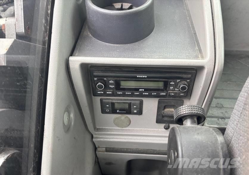 Volvo EC 300 EL Paletli ekskavatörler