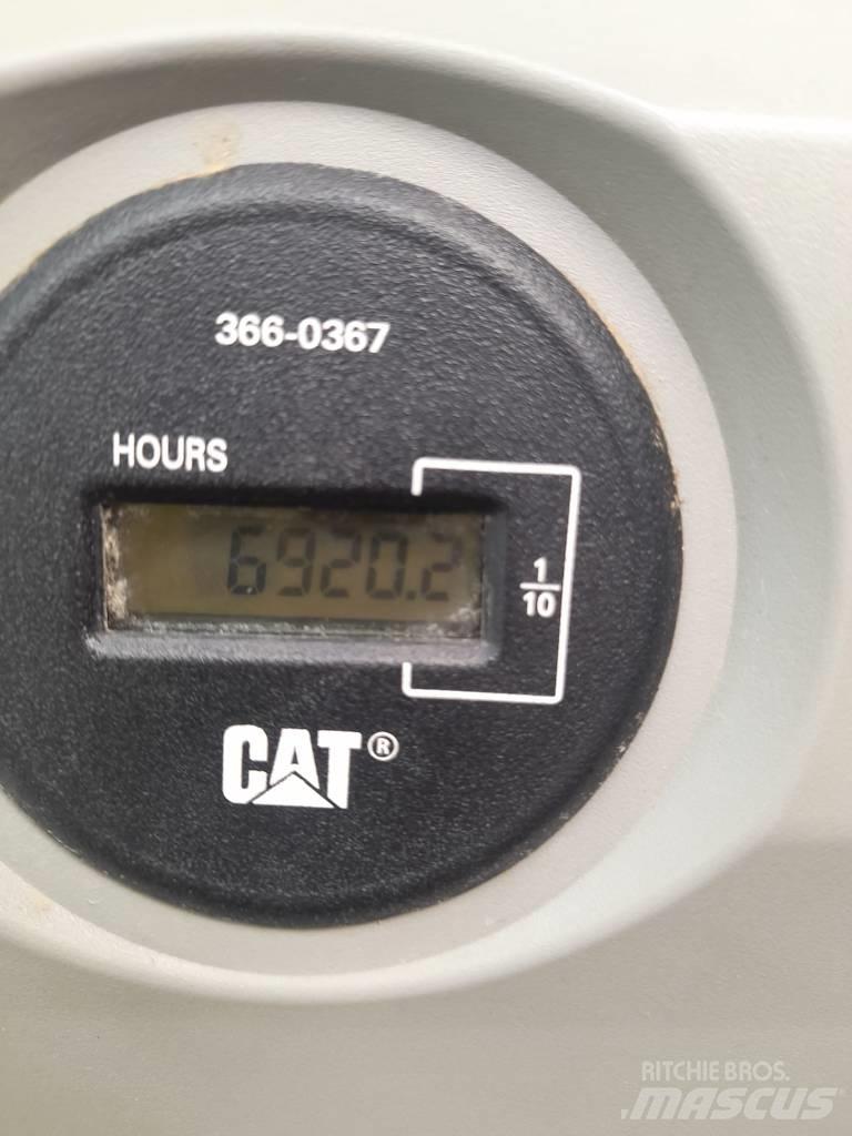 CAT 326 F Paletli ekskavatörler