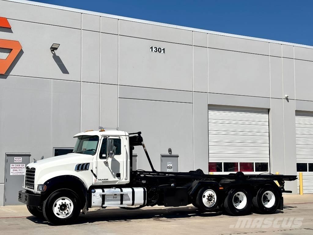 Mack CV 713 Çekiciler