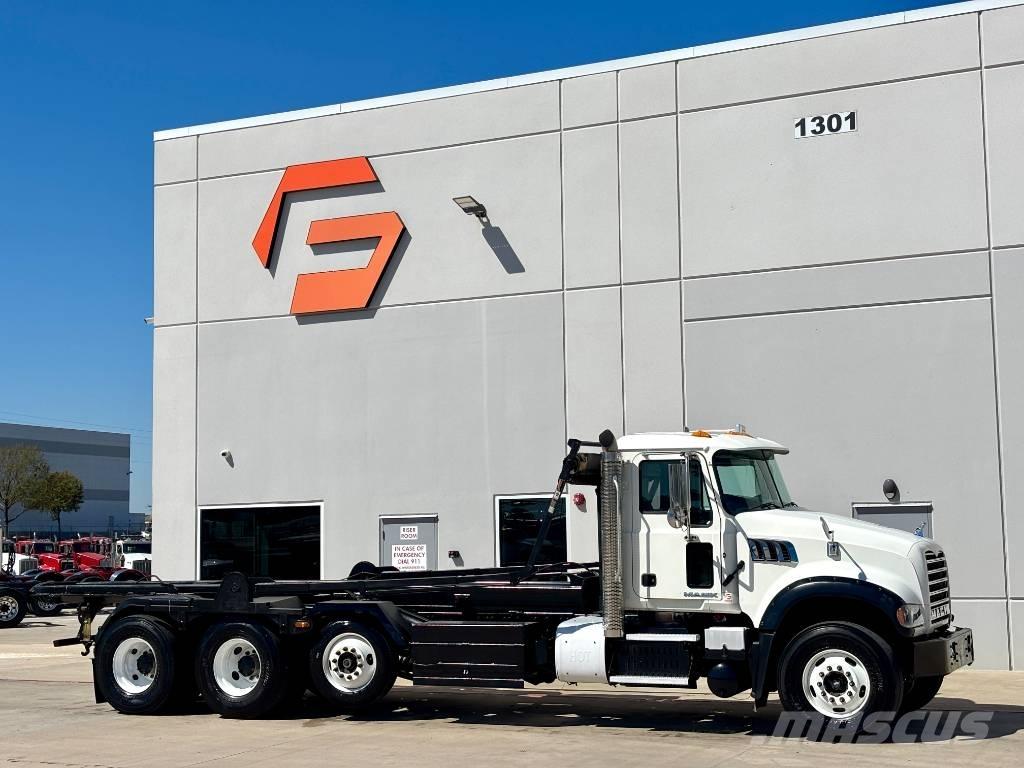 Mack CV 713 Çekiciler