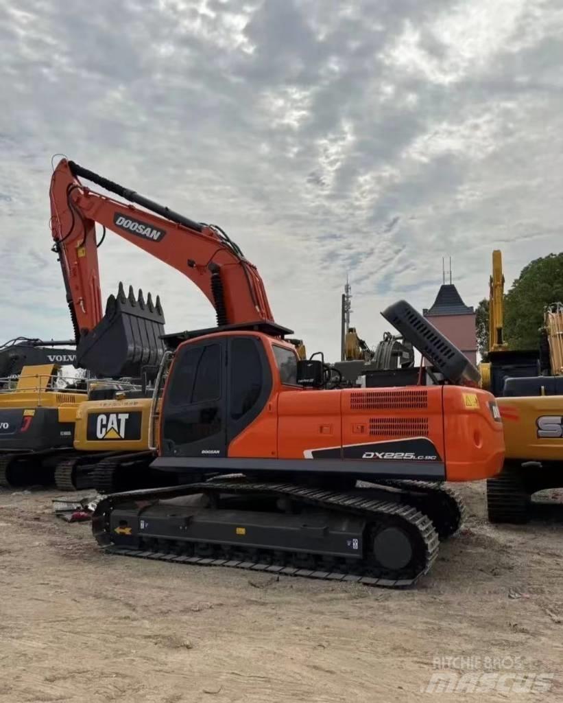 Doosan DX 225 Paletli ekskavatörler