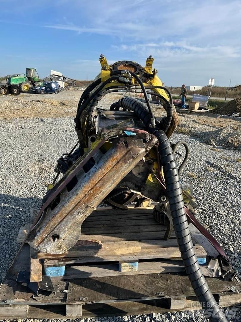 John Deere H414 Agaç kesme robotlari