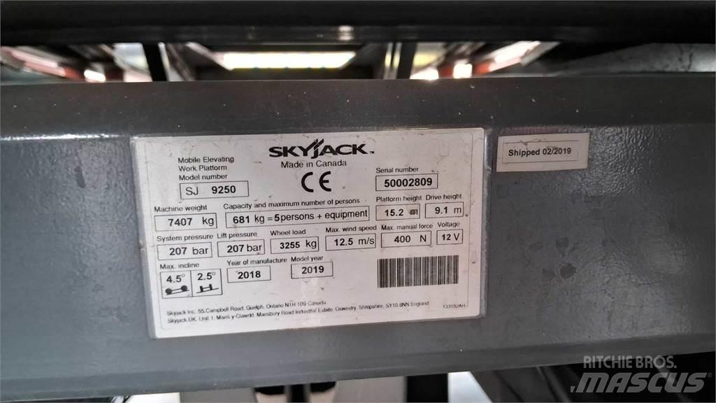 SkyJack 9250RT Makasli platformlar