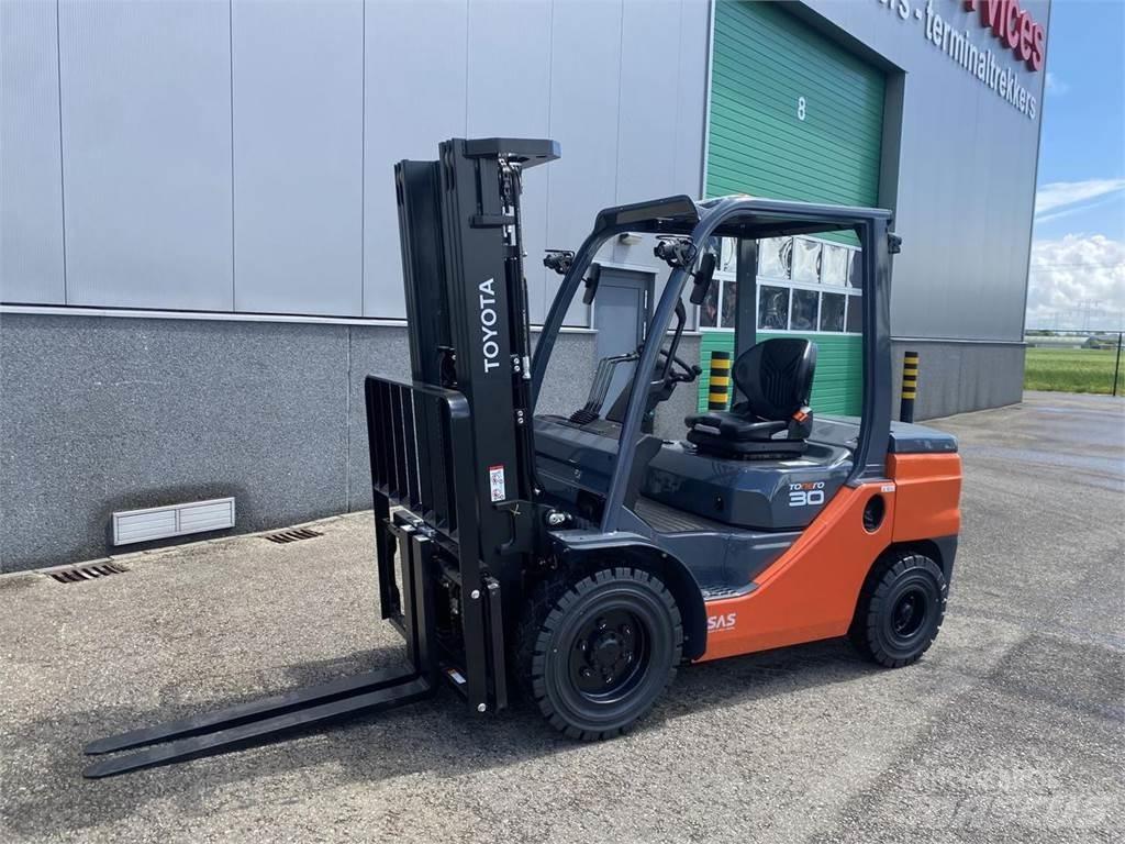 Toyota 52-8FDF30 Dizel forkliftler