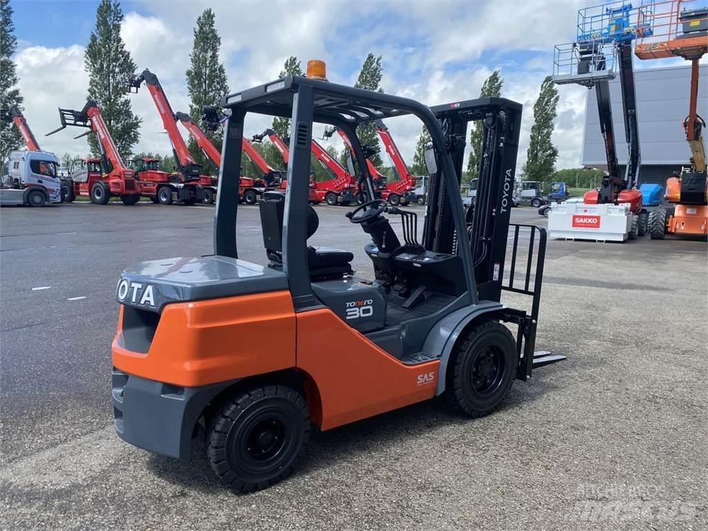 Toyota 52-8FDF30 Dizel forkliftler