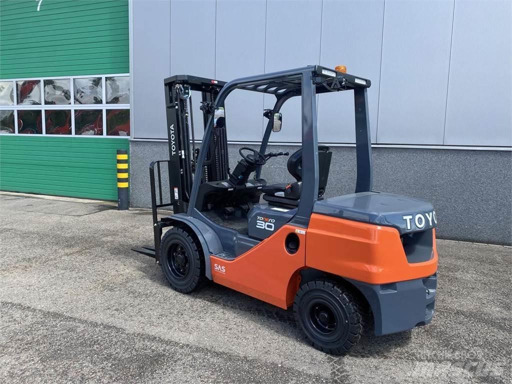 Toyota 52-8FDF30 Dizel forkliftler