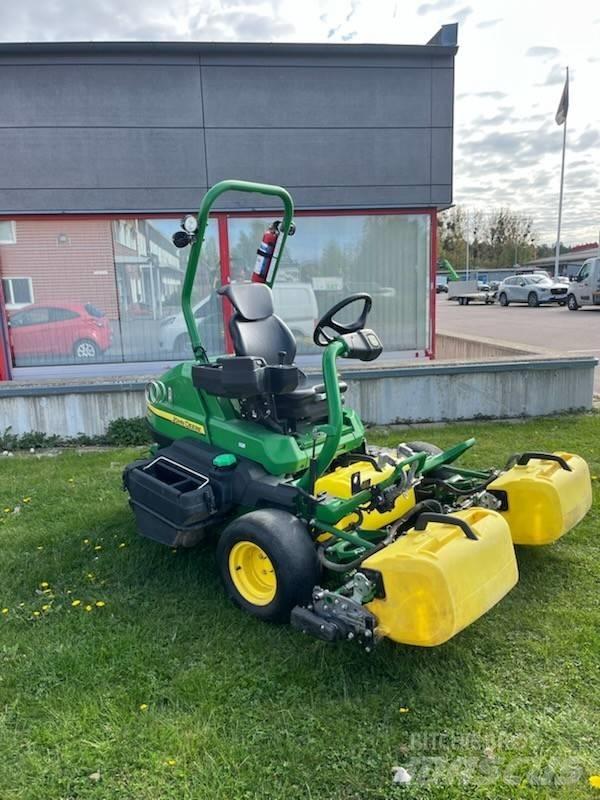 John Deere 2750 E Çim biçme makineleri