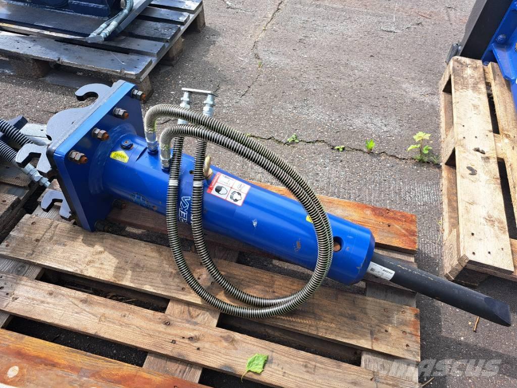 Daemo E40 with CW05 Hidrolik kırıcılar