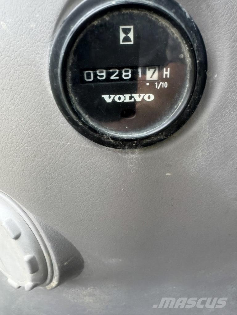 Volvo ECR235DL Paletli ekskavatörler