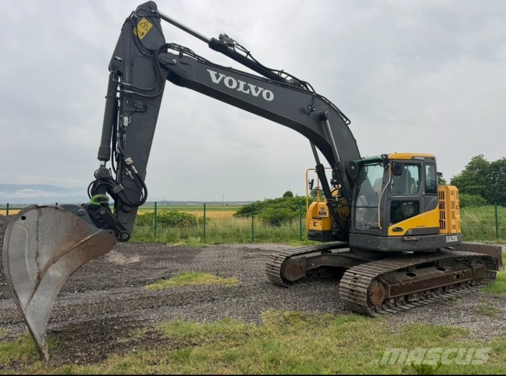 Volvo ECR235DL Paletli ekskavatörler
