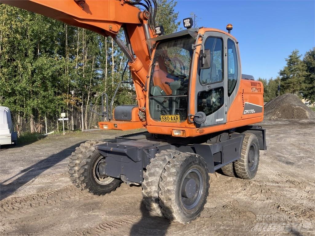 Doosan DX 170 W Lastik tekerli ekskavatörler