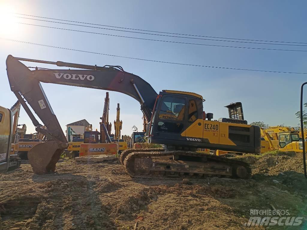 Volvo EC 240 Paletli ekskavatörler
