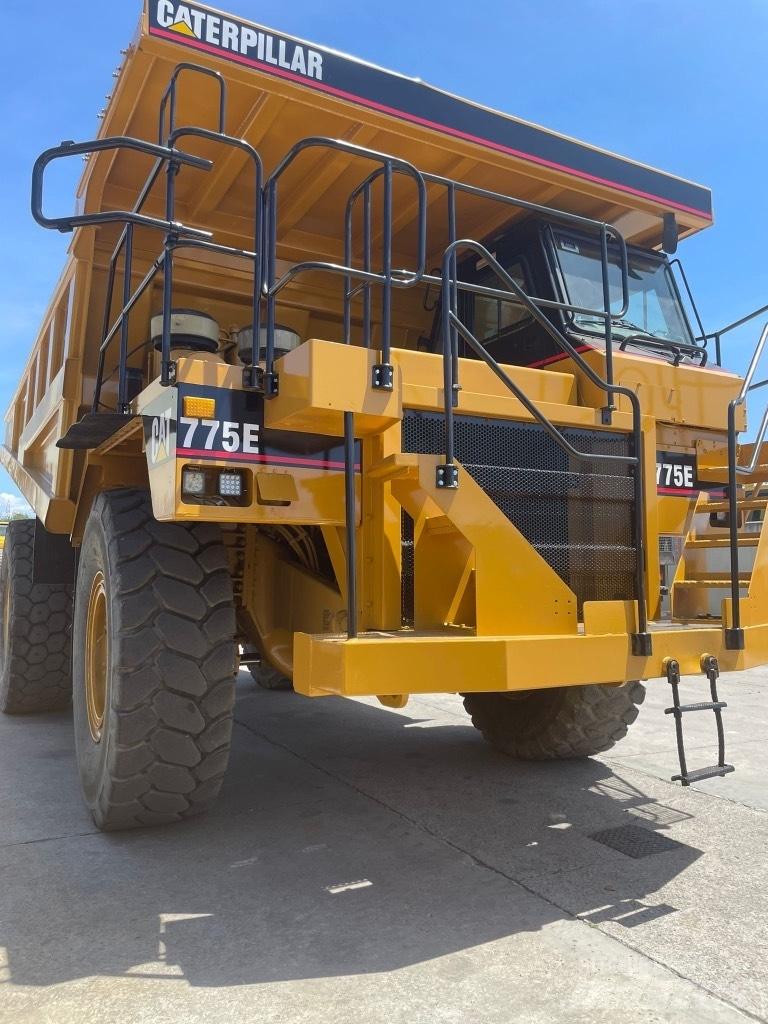 CAT Dumper 775E Yol disi kaya kamyonu