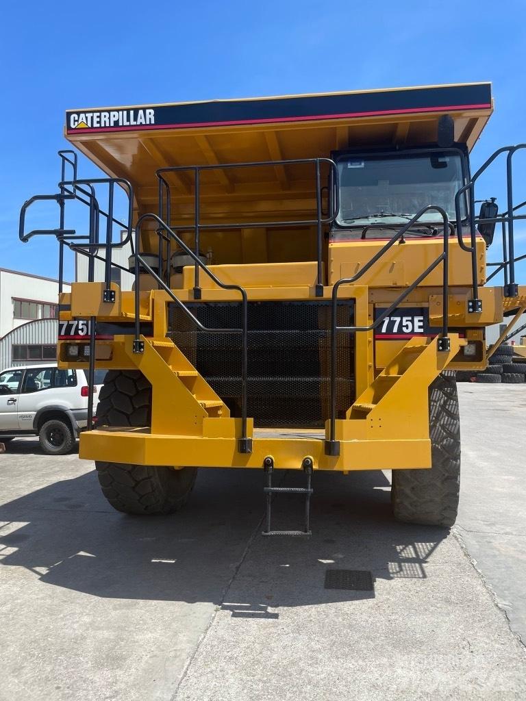 CAT Dumper 775E Yol disi kaya kamyonu