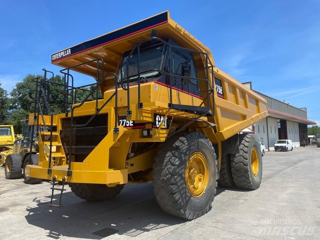 CAT Dumper 775E Yol disi kaya kamyonu