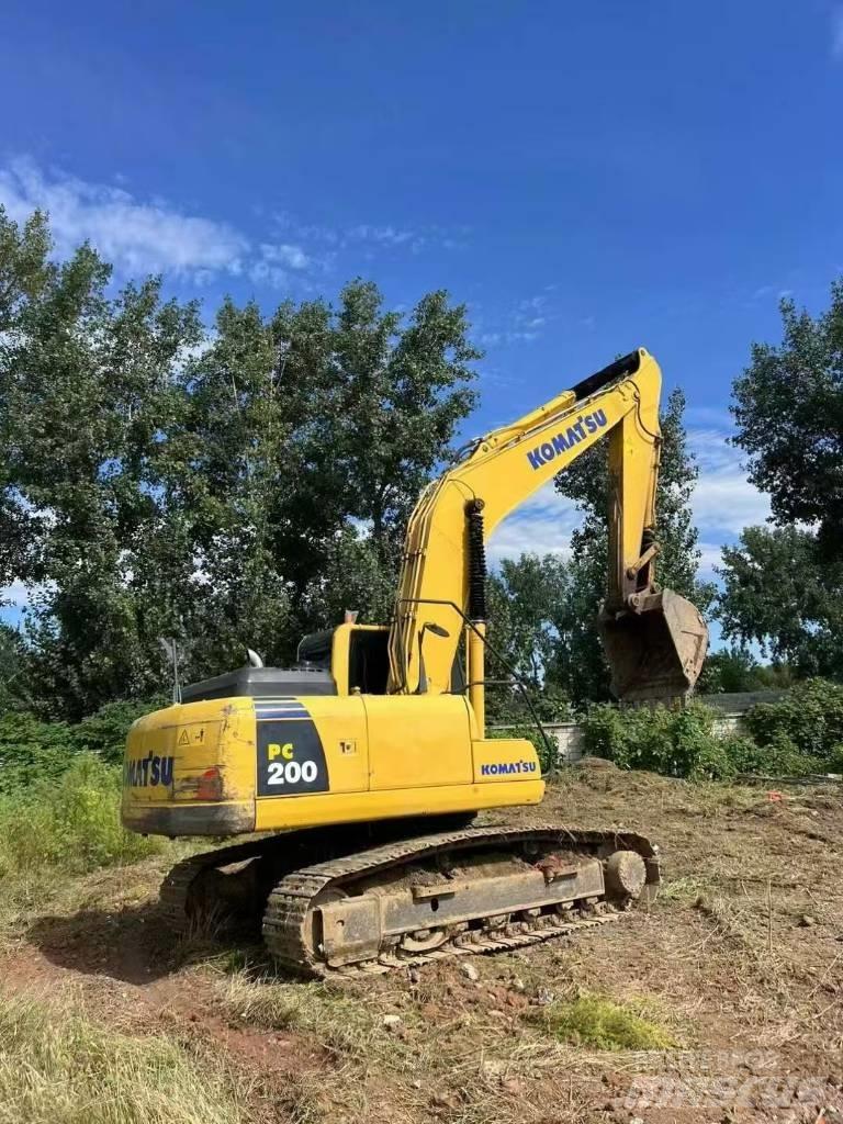 Komatsu PC 200 Paletli ekskavatörler