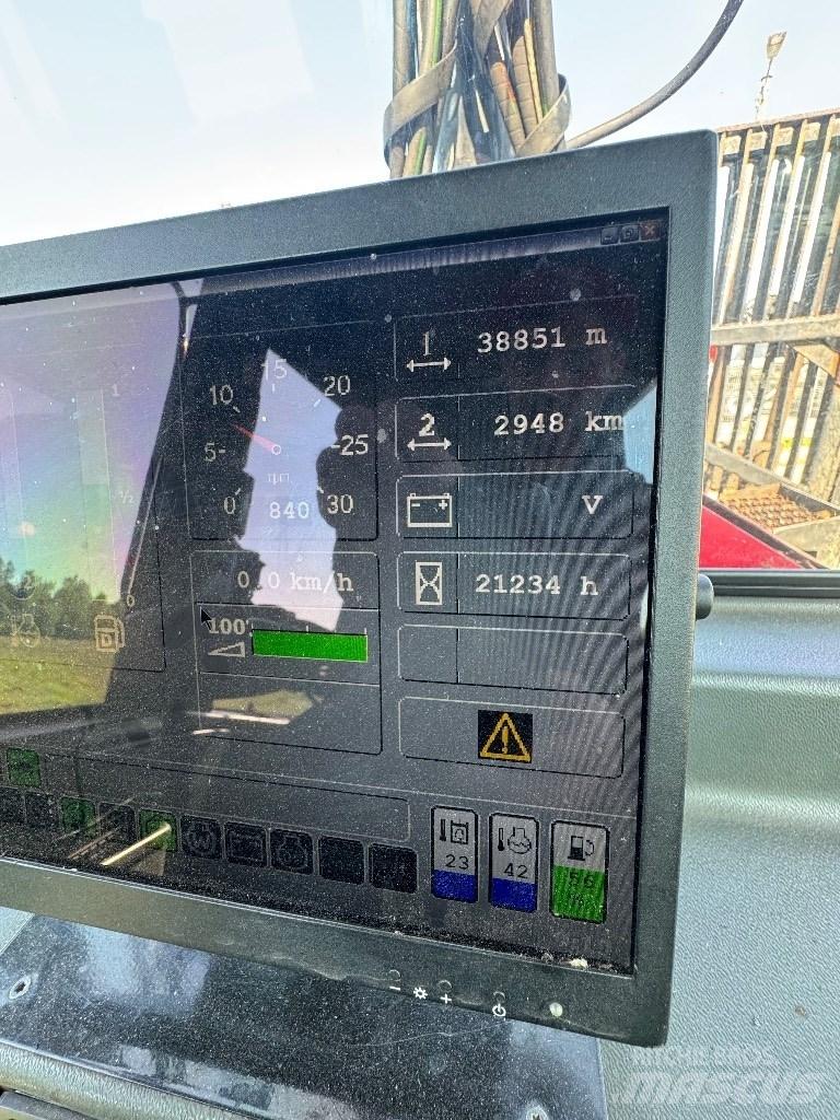 Komatsu 840.4 Tomruk yükleyici traktörler