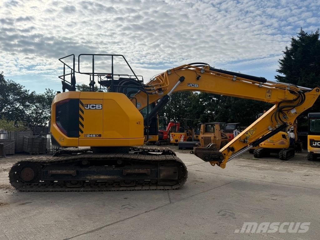 JCB 245 XLR Paletli ekskavatörler
