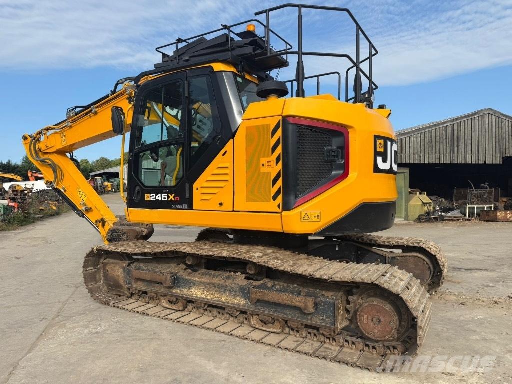 JCB 245 XLR Paletli ekskavatörler