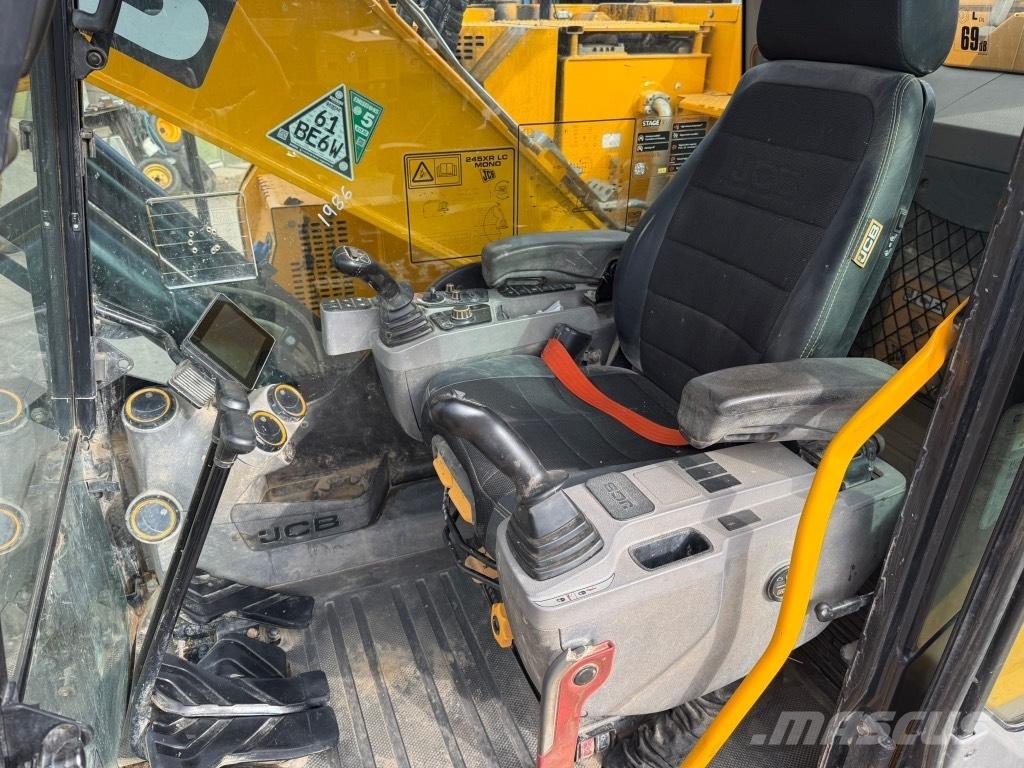 JCB 245 XLR Paletli ekskavatörler